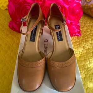 Etienne Aigner Avanti heels in camel.